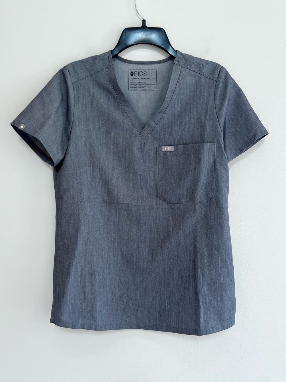 FIGS Women's Catarina One-Pocket Scrub Top in Graphite Grey (PO#: 1801), size XS